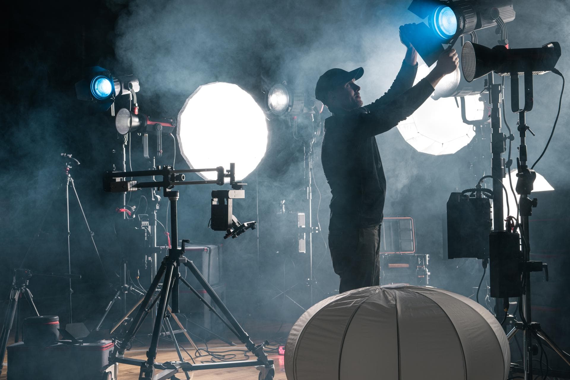 caucasian-video-equipment-operator-job-2025-03-14-00-34-36-utc